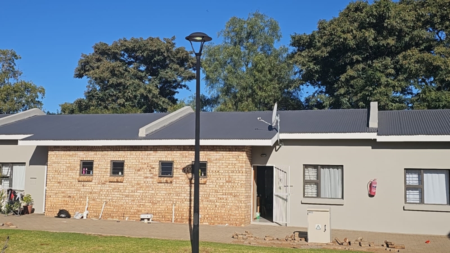 1 Bedroom Property for Sale in Rhodesdene Northern Cape